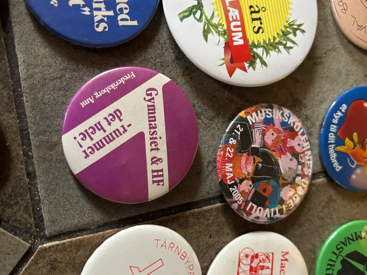 Billede 4 - 15 vintages badges sælges samlet