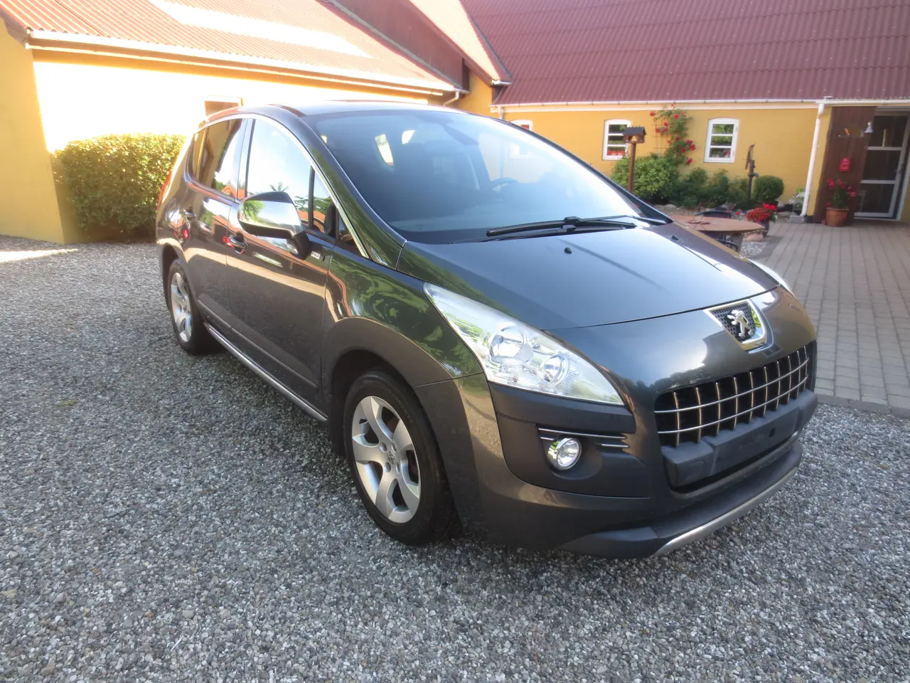 Billede 3 - Pæn Peu 3008 E-HDi Aut År 2013. 