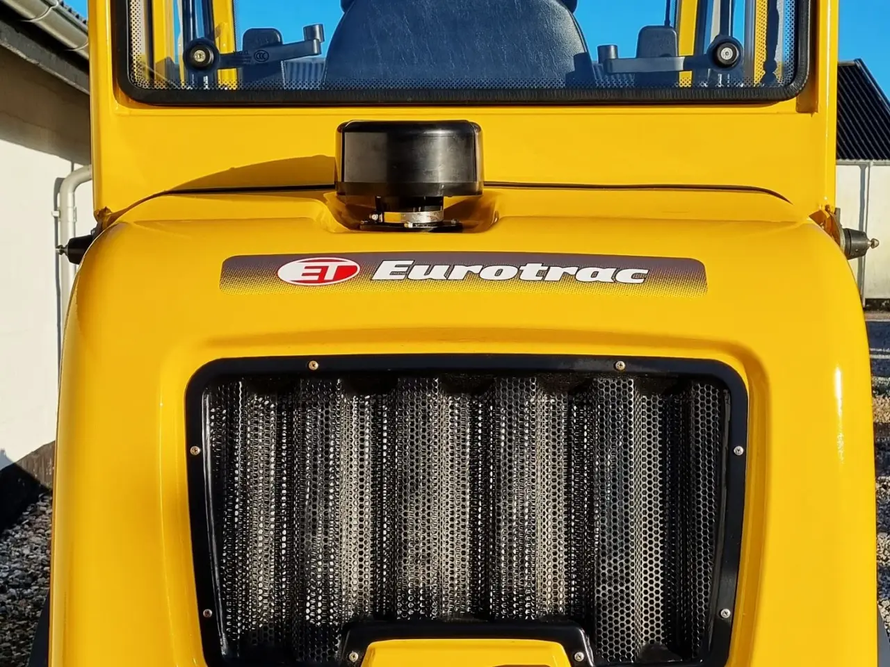Billede 3 - Eurotrac W12S / lukket kabine / fabriksny / skovl & gafler / Kubota motor