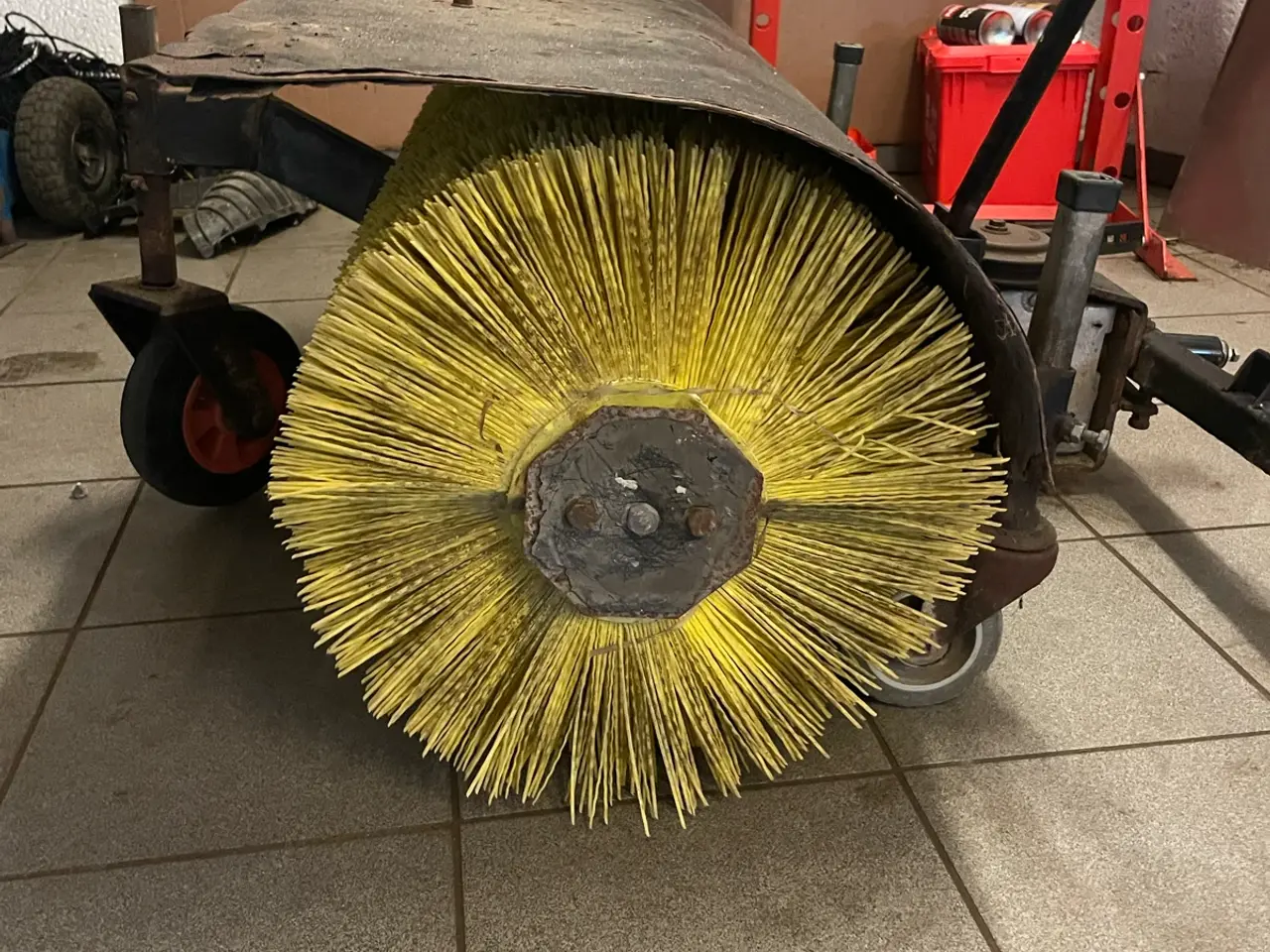 Billede 2 - Kost til stiga park 100 cm bredde 