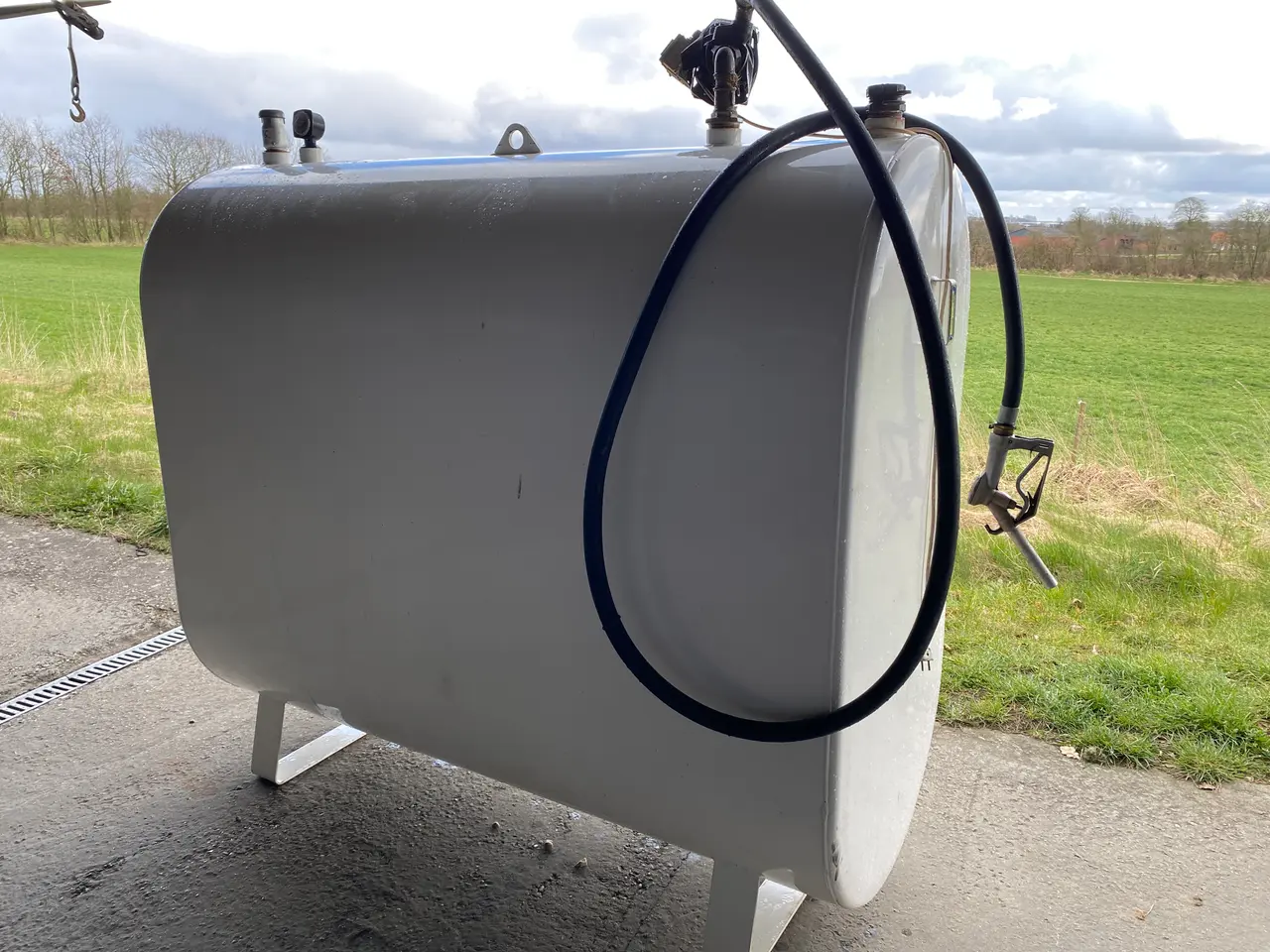 Billede 3 - Roug 1800 liters Olietank. med El pumpe