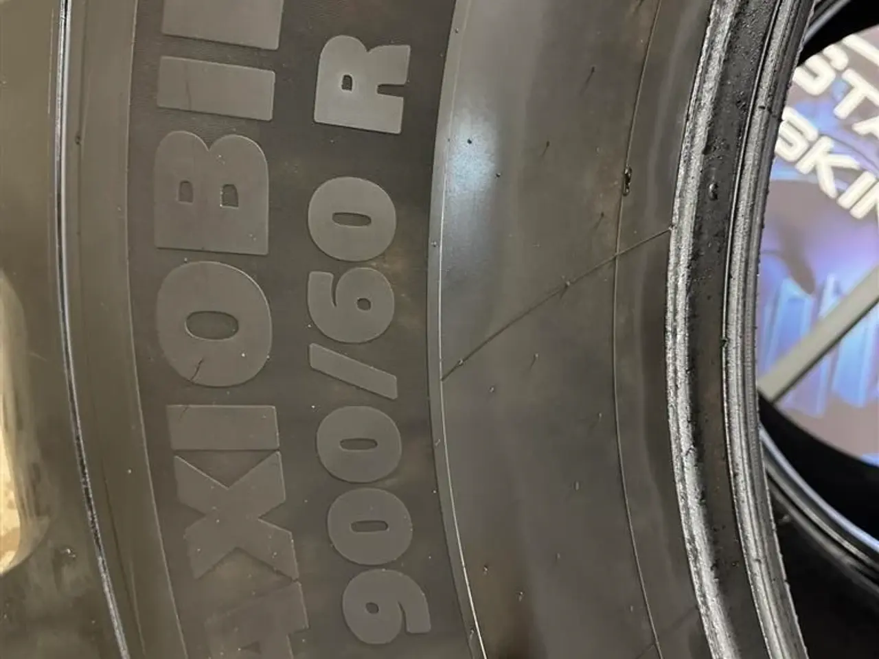 Billede 3 - Michelin 900/60R42