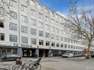 Renoverede og effektive kontorer med parkering og tagterrasse. tæt på Kgs. Nytorv