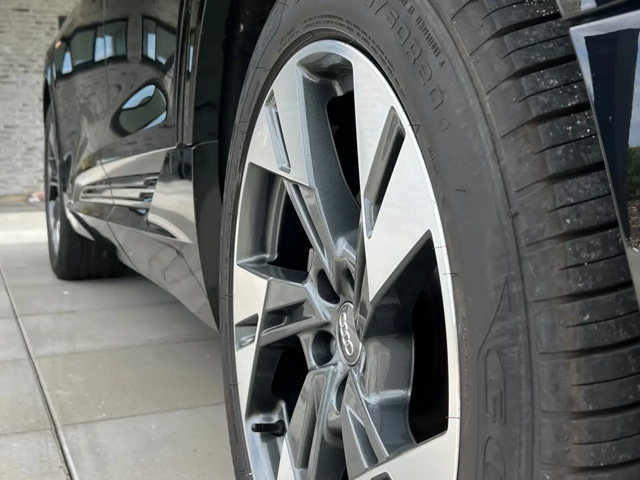 Billede 1 - Audi e-tron 4x4 M+S 109W J LR 255/50 R20