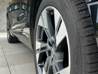 Audi e-tron 4x4 M+S 109W J LR 255/50 R20
