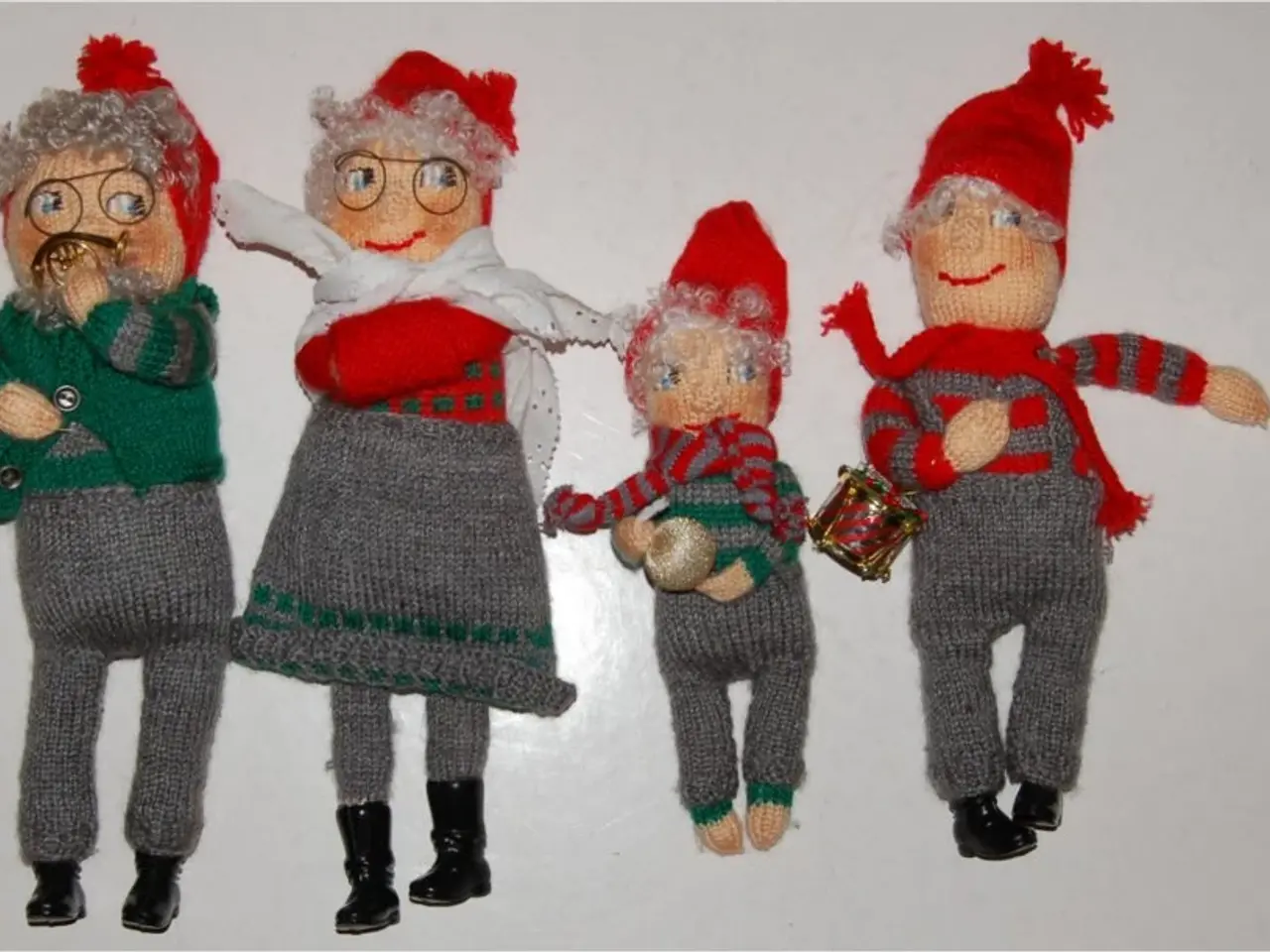 Billede 1 - STRIKKET NISSEFAMILIE