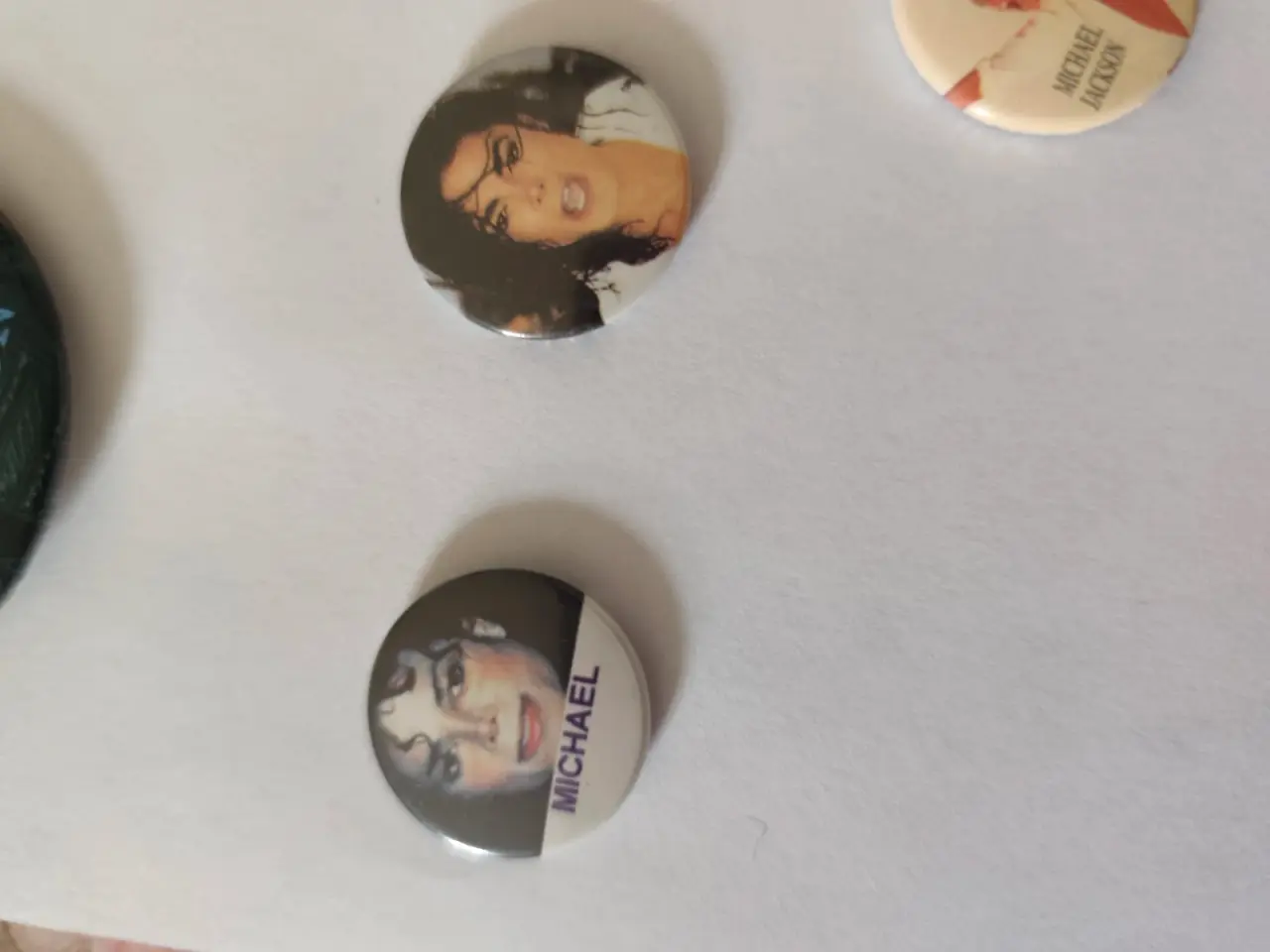 Billede 4 - Broche medalje med Michael Jackson og 3T
