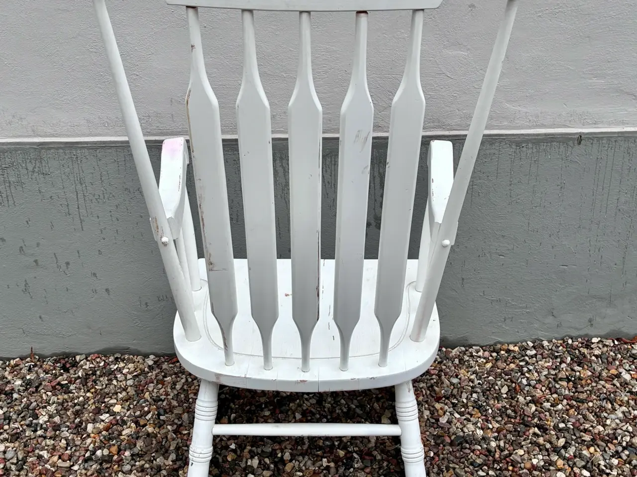 Billede 4 - Charmerende hvid gyngestol med smuk patina