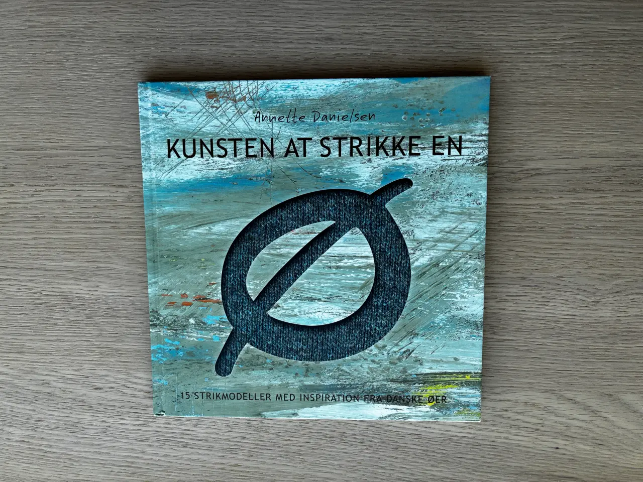Billede 1 - KUNSTEN AT STRIKKE EN Ø af Annette Danielsen