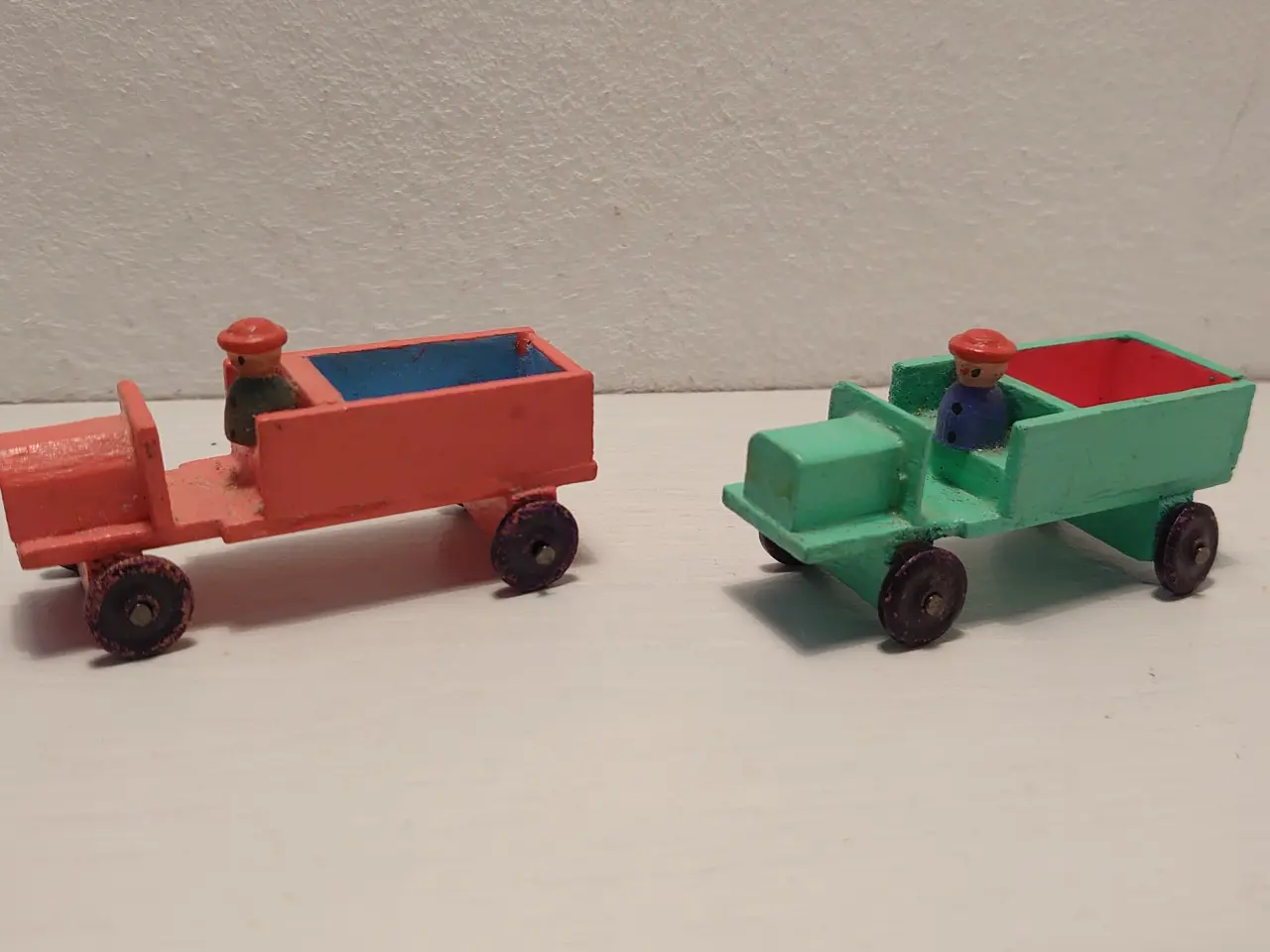 Billede 1 - Erzgebirge: 2 miniature lastbiler med chauffør.