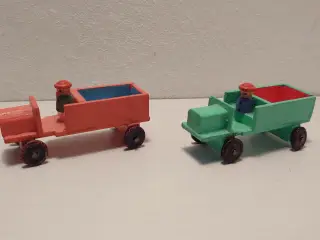 Erzgebirge: 2 miniature lastbiler med chauffør.