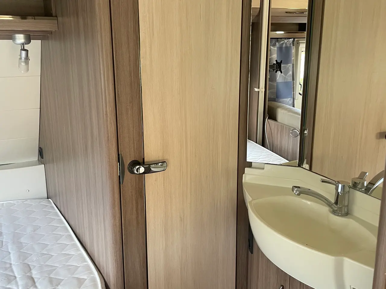 Billede 14 - Nysynet Hobby 400 SFE, Deluxe Campingvogn &fortelt