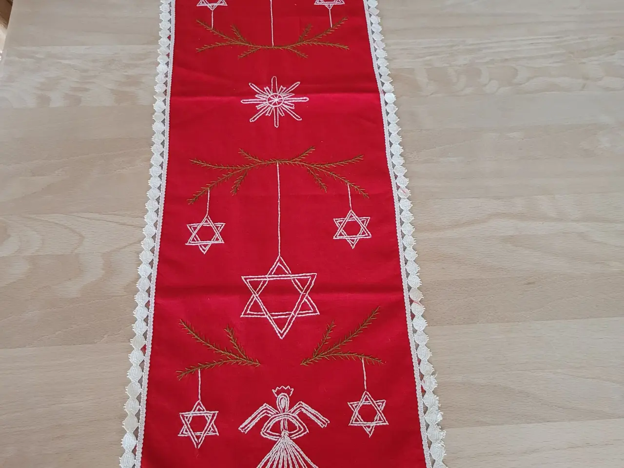 Billede 1 - Broderet juleløber i fladsting