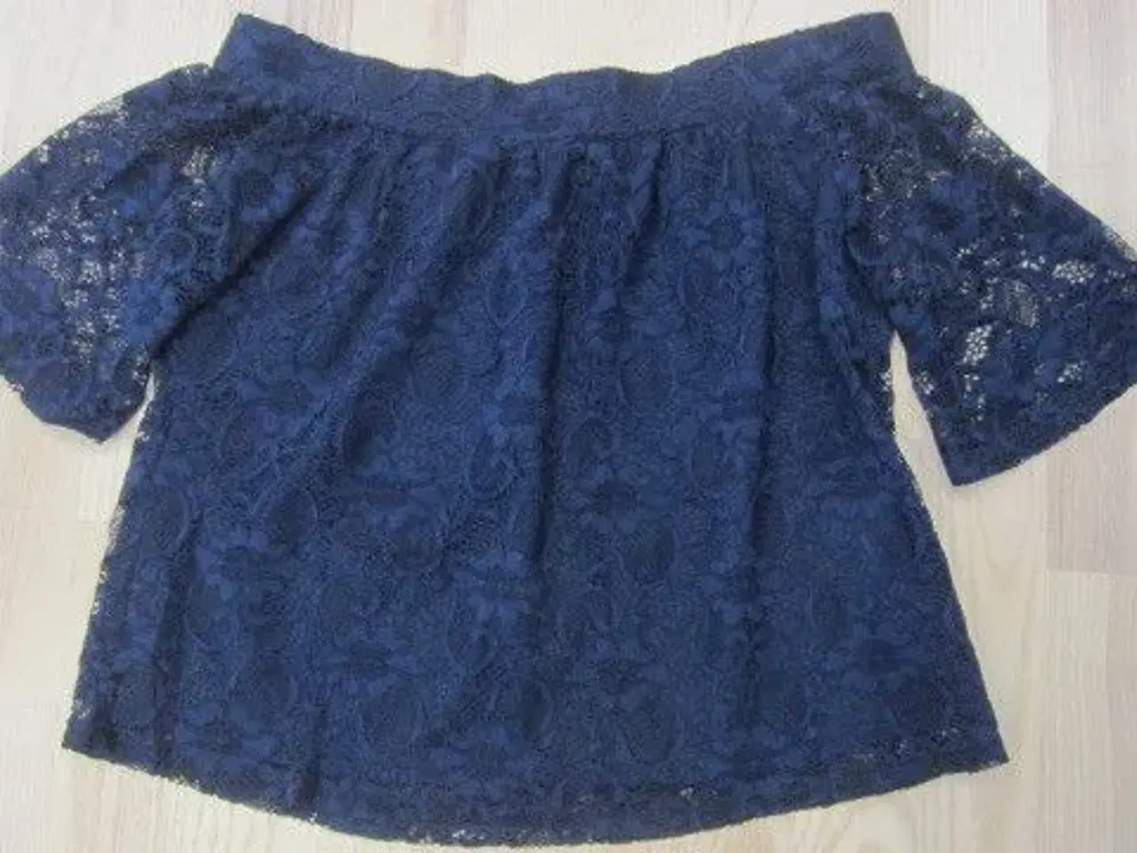 Billede 2 - Str. XS, blondebluse m. korte ærmer