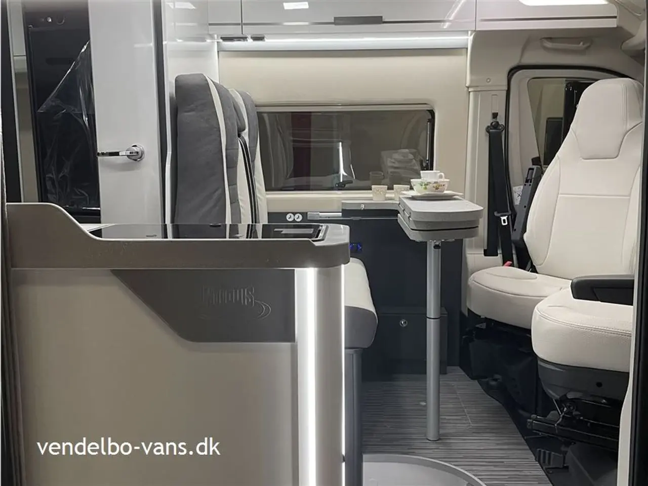 Billede 14 - 2022 - McLouis Menfys Van 04 Prestige Matic Det er CamperVan topudgaven med masser af udstyr - Prestige Matic