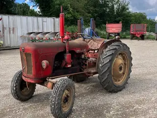 David Brown 880 traktor