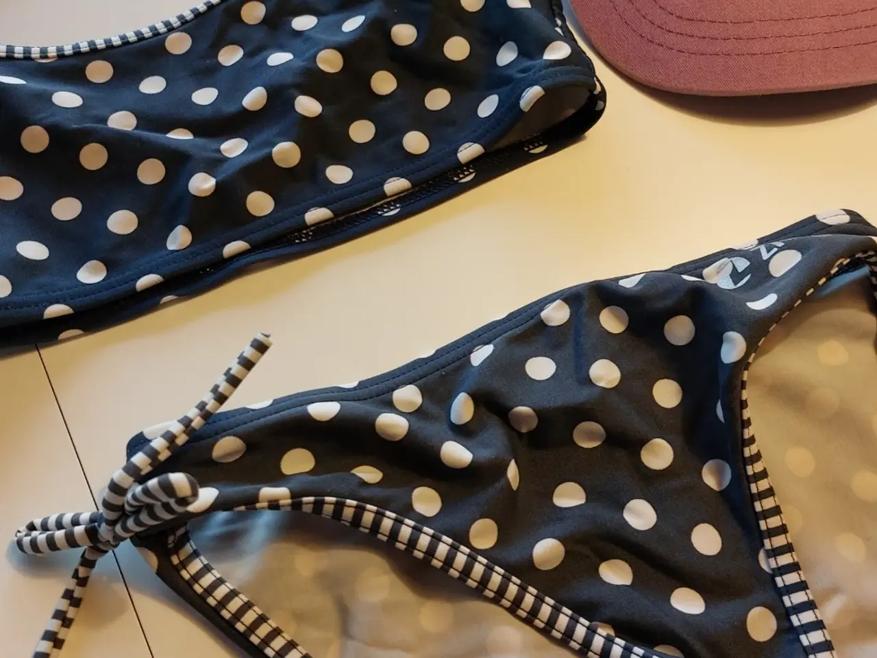 Billede 4 - Kasket + bikini 8år