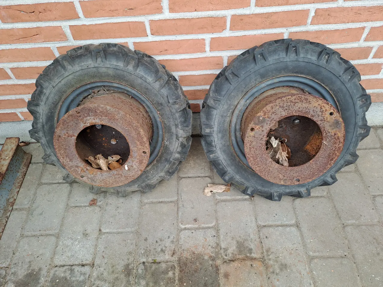 Billede 2 - små traktorhjul måske til havefræser