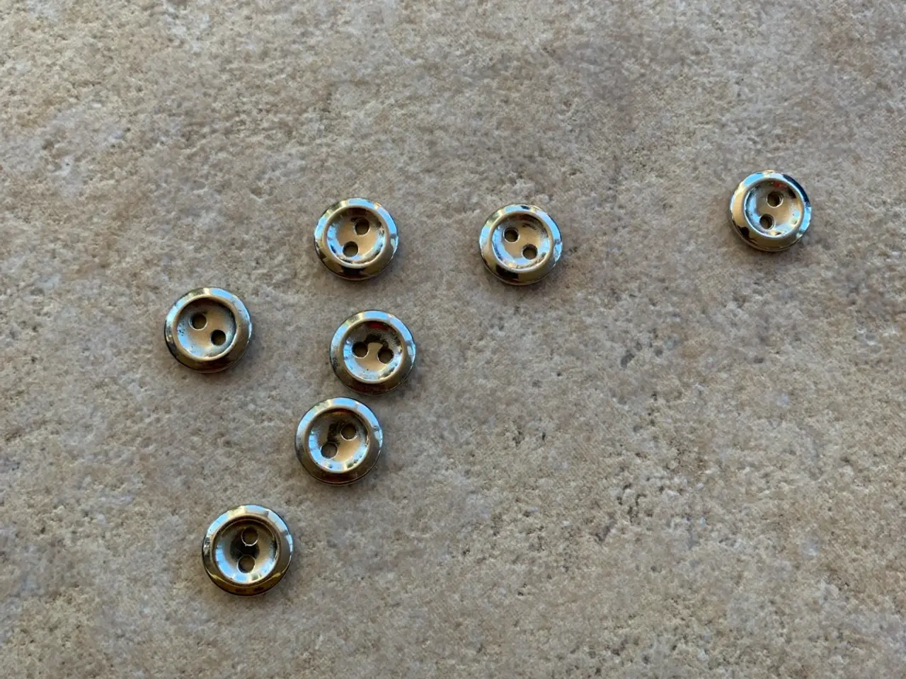 Billede 1 - Knapper 7 stk. brugte plastic