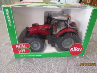 1 stk Ny Modeltraktor Massey Ferguson 8680 Dyna VT