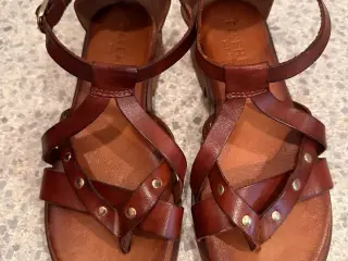 Pavement sandal str 37