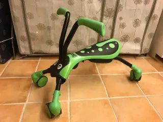 Gåvogn - løbecykel - Scuttle/Scramble bug