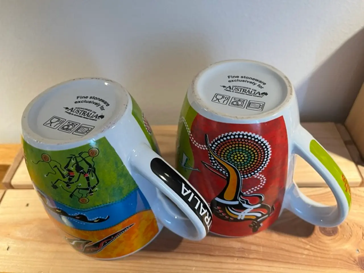 Billede 1 - 2 australske krus med aboriginermotiver og koala