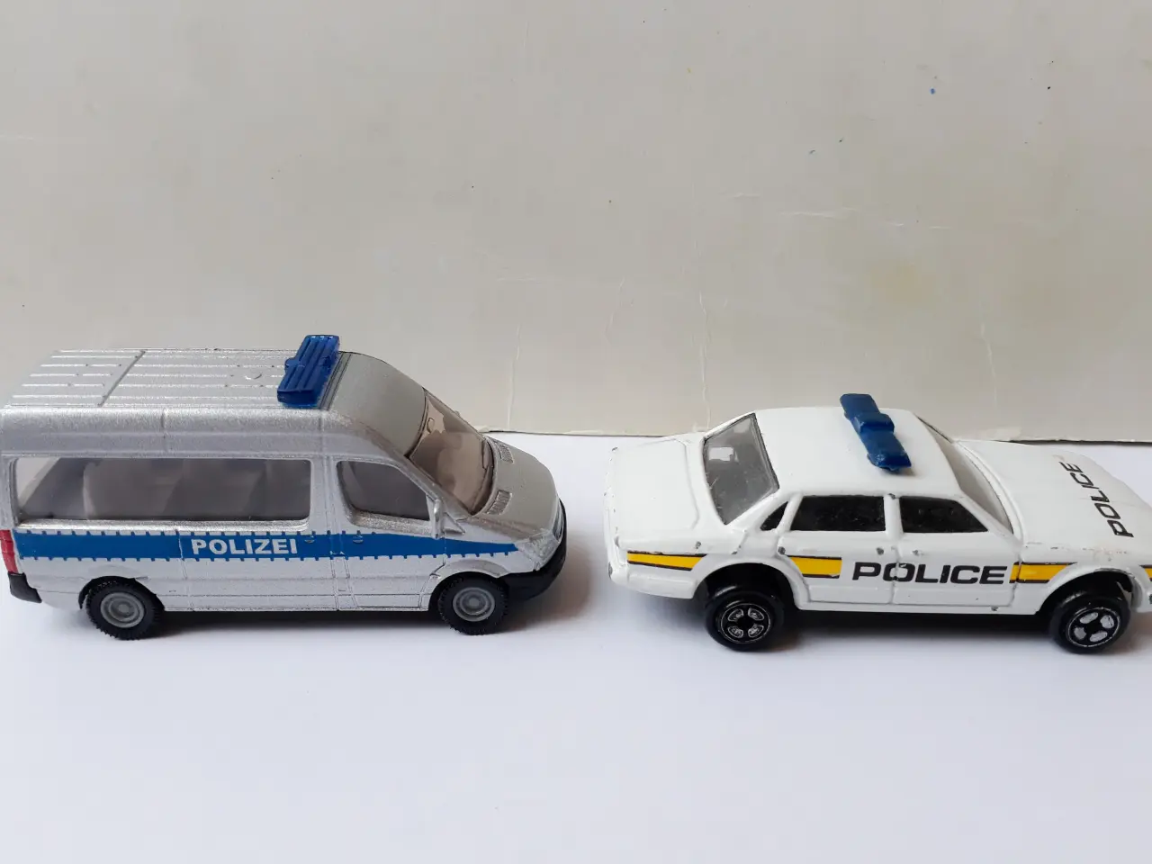 Billede 6 - 4 Model Biler, Corgi & Siku