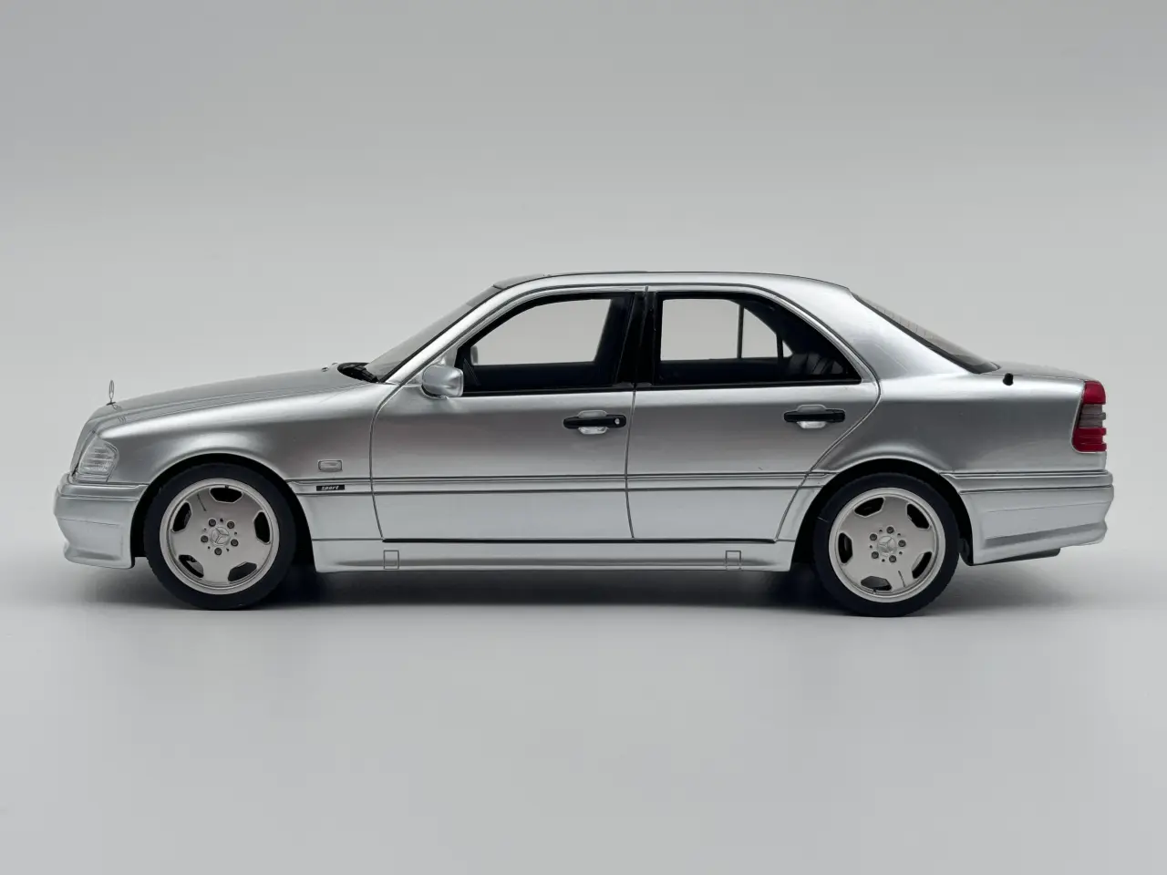 Billede 3 - 1990 Mercedes C36 AMG C-Klasse - 1:18