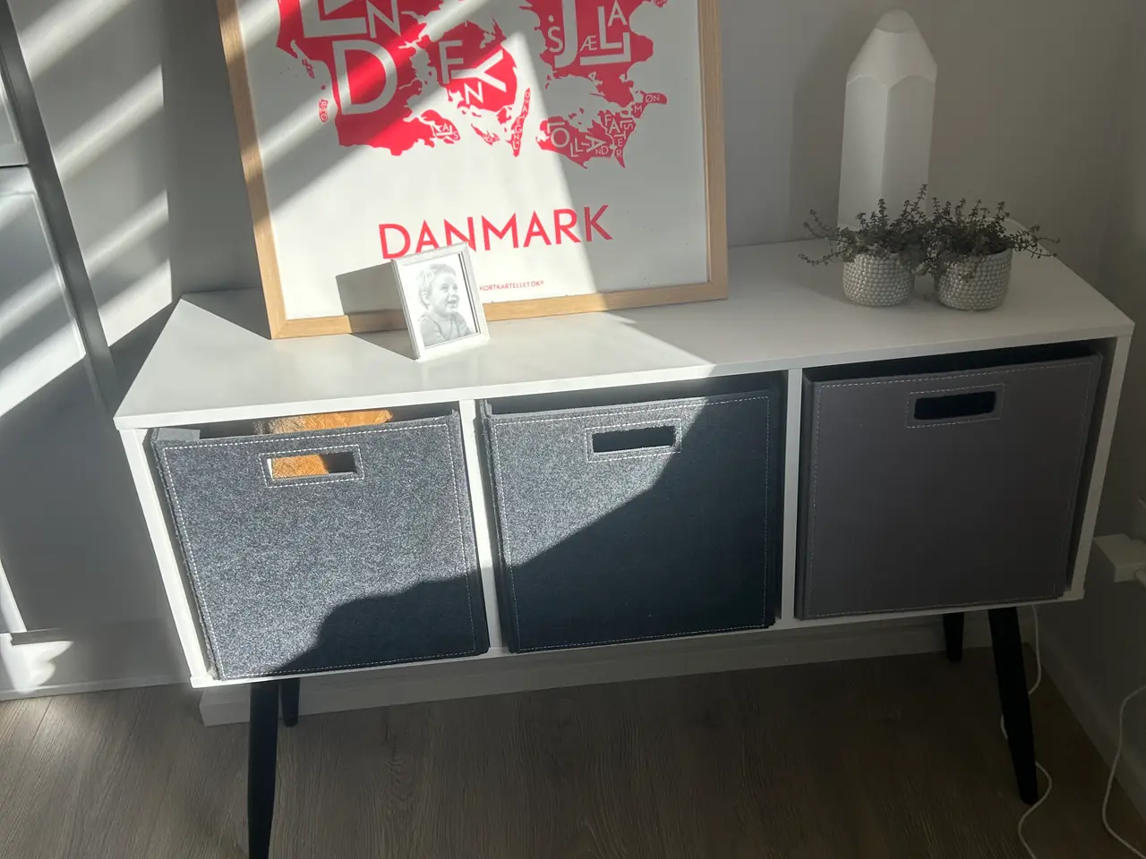 Billede 1 - Børnereol med opbevaringskasser