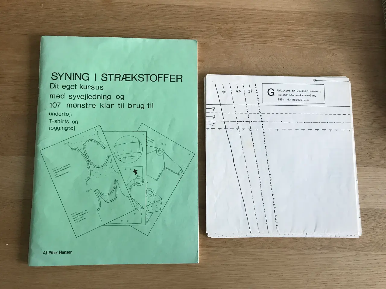 Billede 1 - Syning i Strækstoffer - Af Ethel Hansen