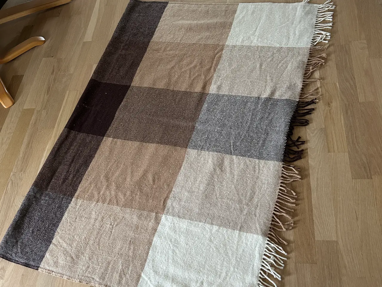 Billede 1 - Uld plaid i brun, beige og lyse tern