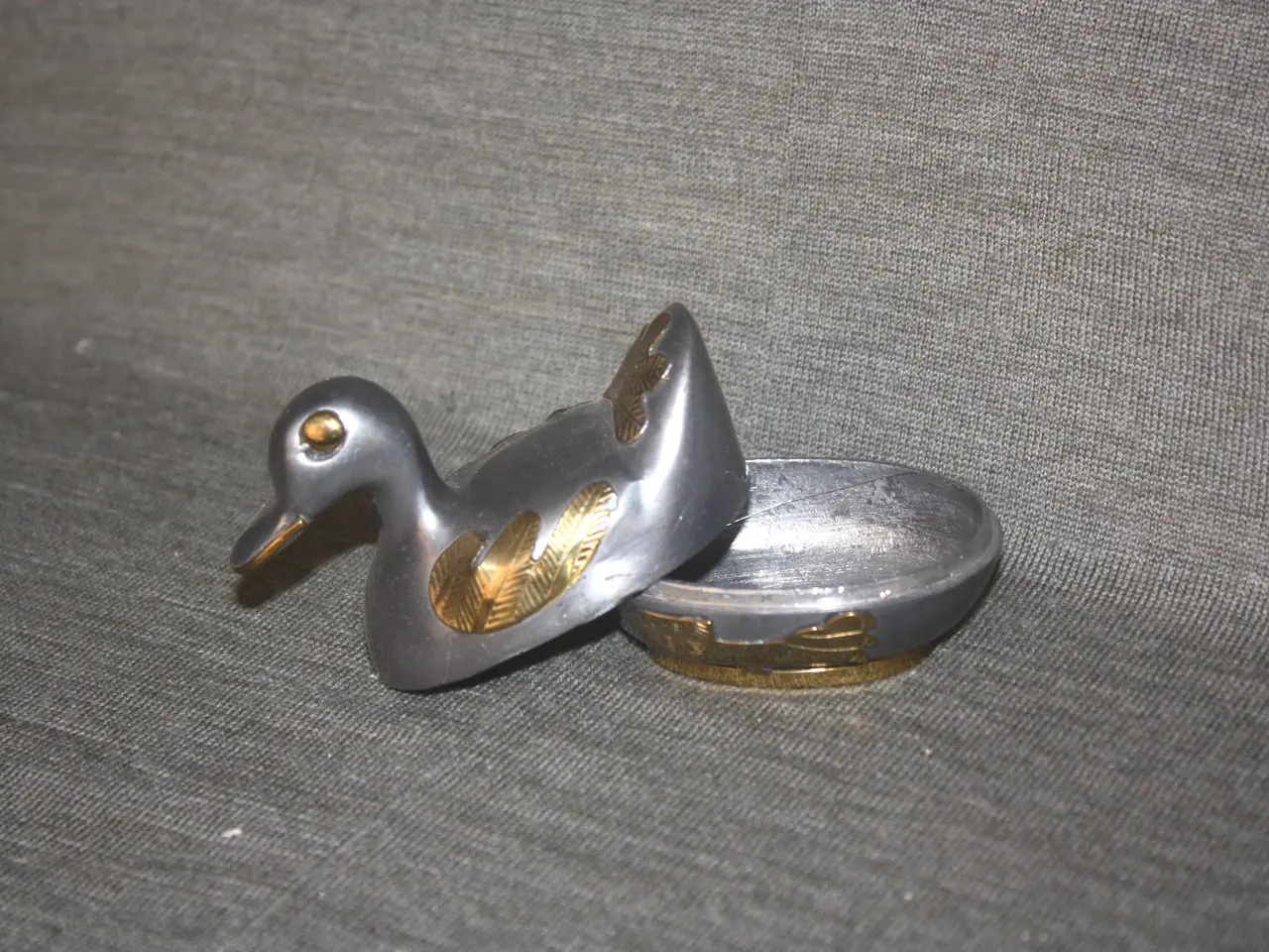 Billede 2 - Lille skrin / figur i metal længde 7,5 cm