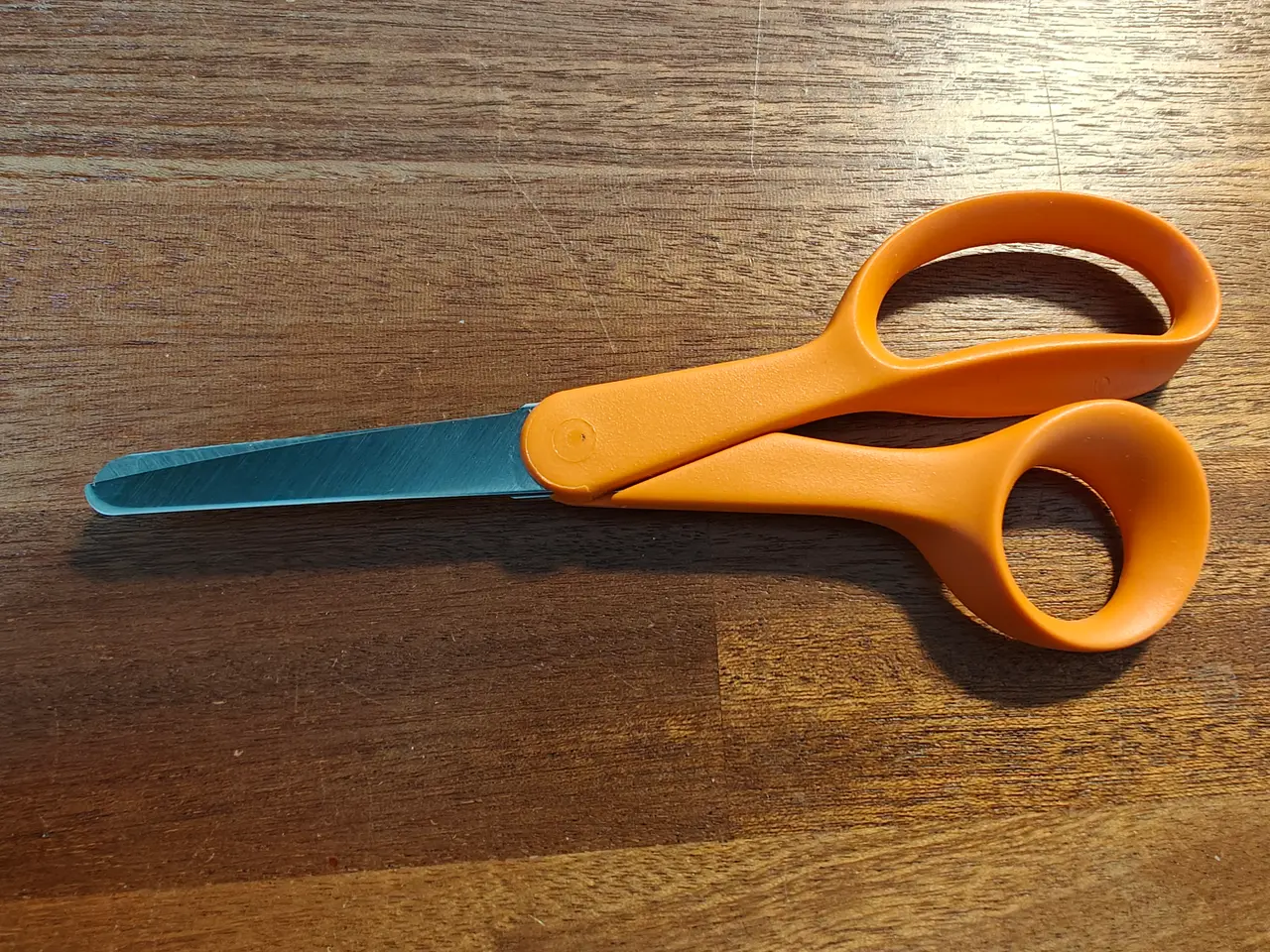 Billede 2 - Saks Fiskars børnesaks junior højre som ny.