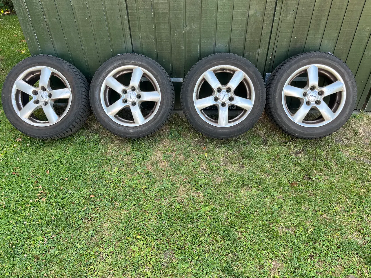 Billede 1 - Alu fælge med vinterdæk.