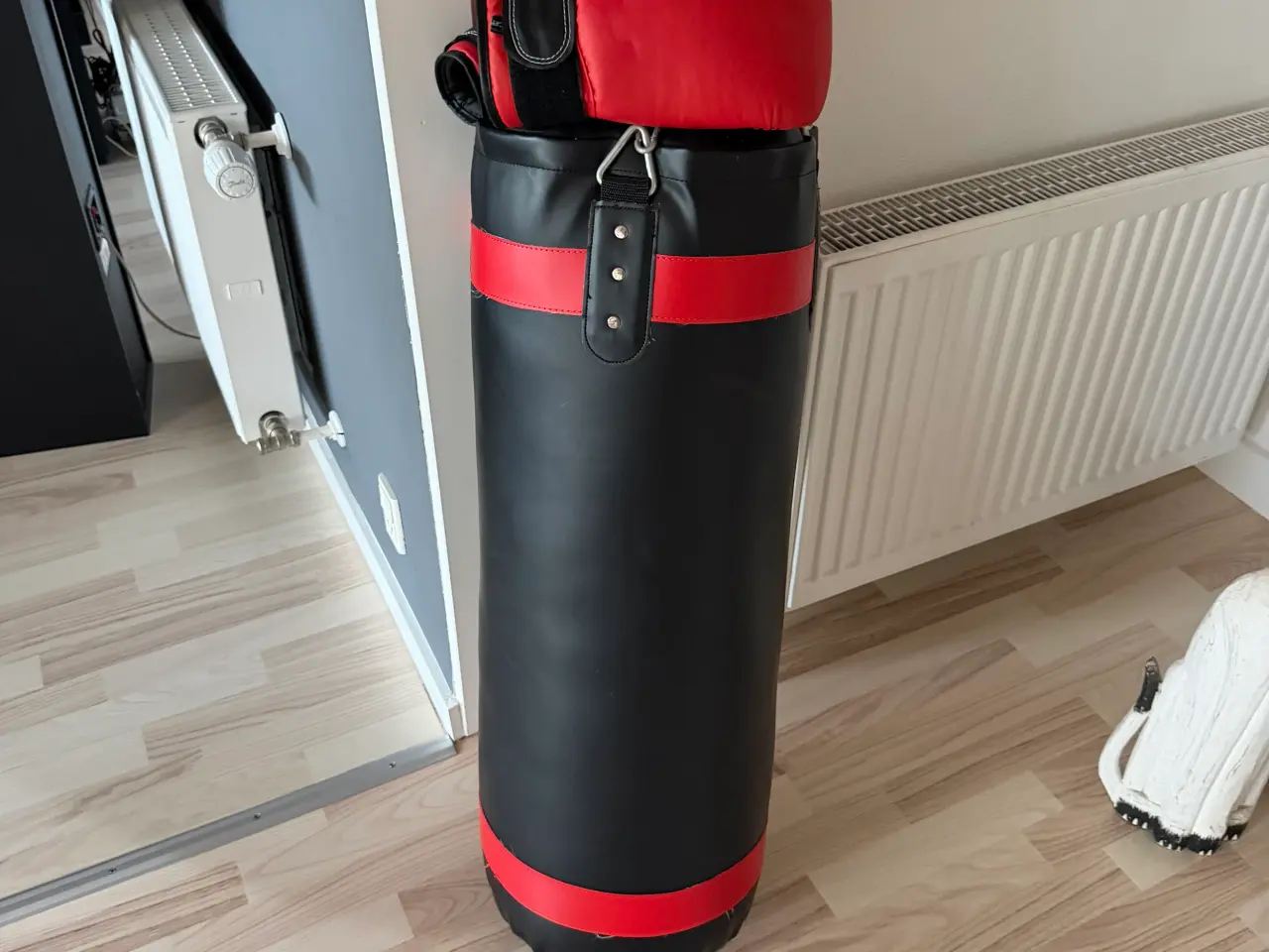 Billede 2 - Boksepude med handsker 