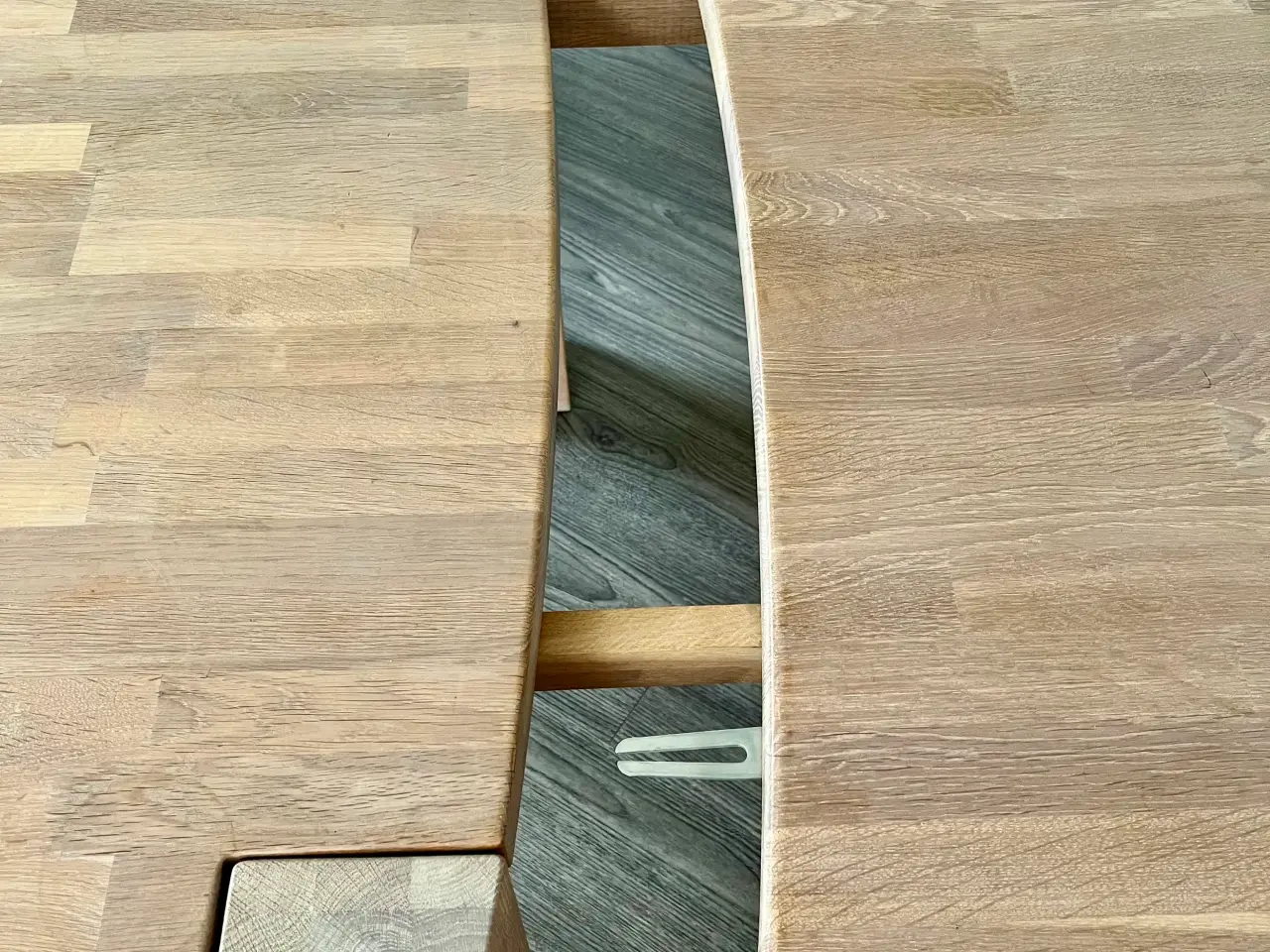 Billede 3 - Massiv kvalitets spisebord og stole