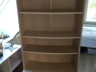Stokke reoler skab