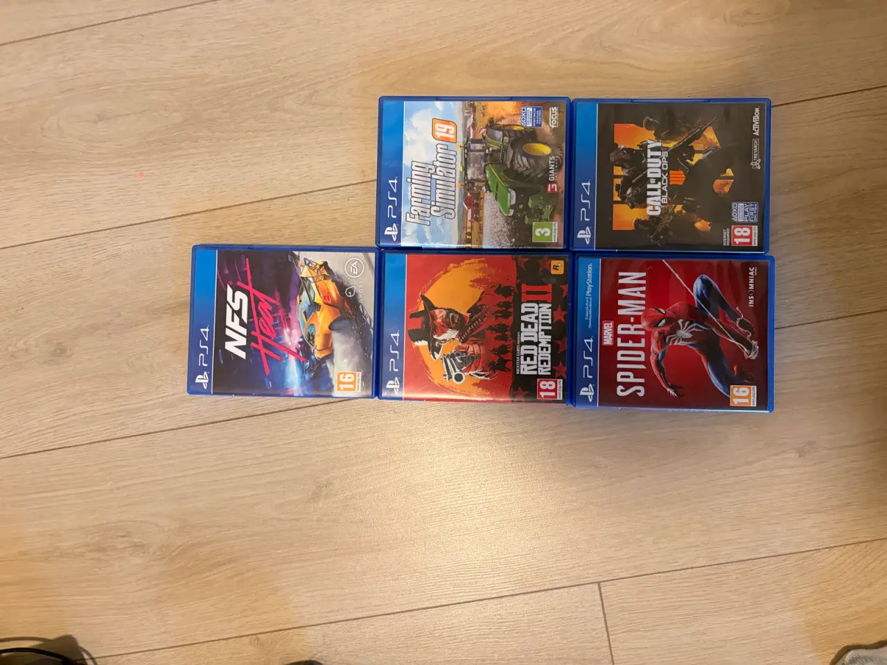 Billede 5 - PlayStation 4 + spil og 2 kontrollere