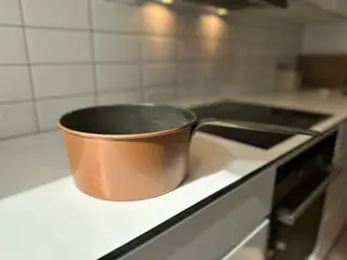 Kobbergryde med håndtag på hele 5 liter.