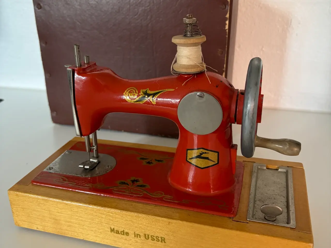 Billede 1 - Vintage legetøjssymaskine i original kasse
