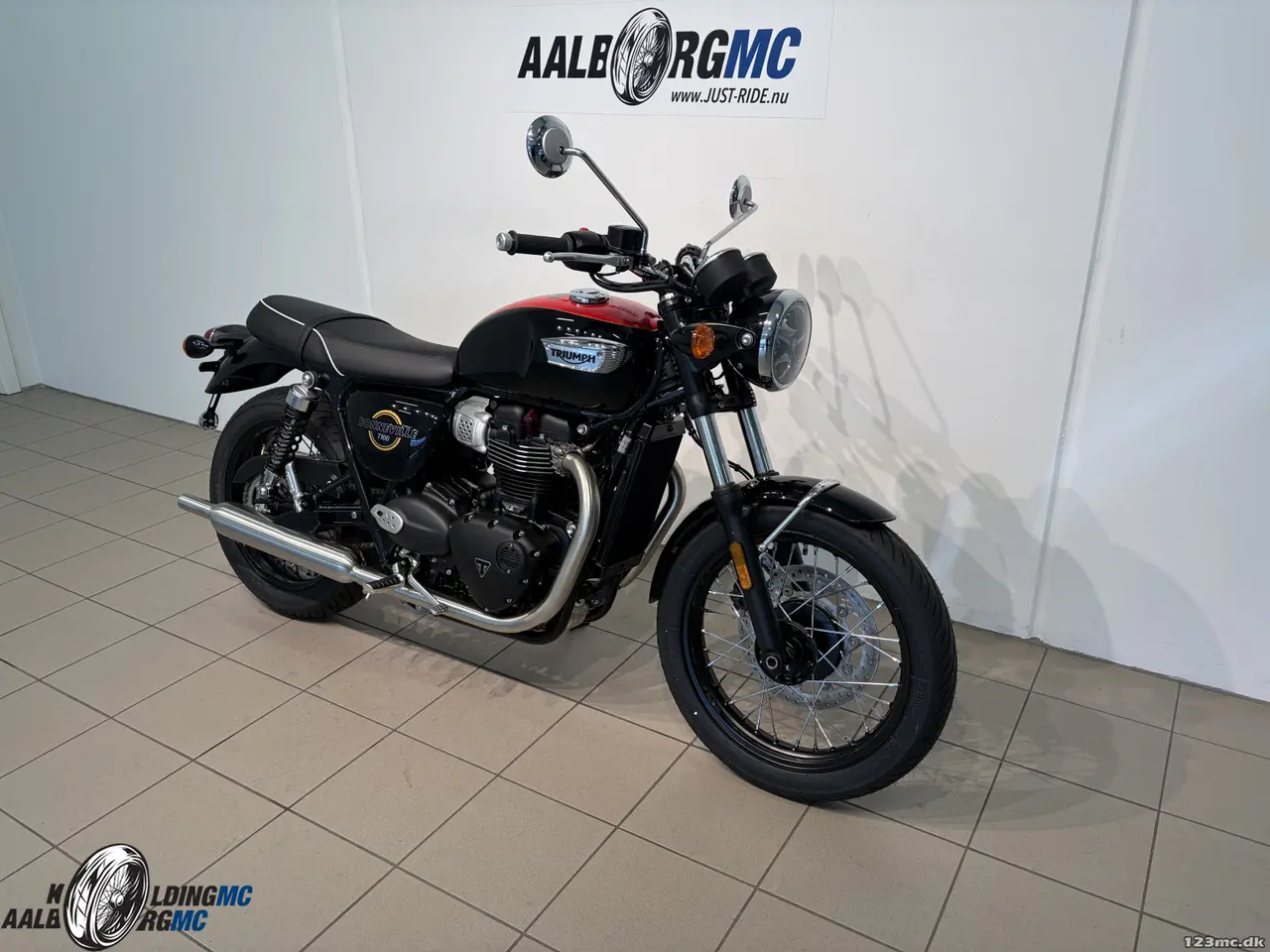 Billede 3 - Triumph Bonneville T 100 Jet Black / Diablo Red