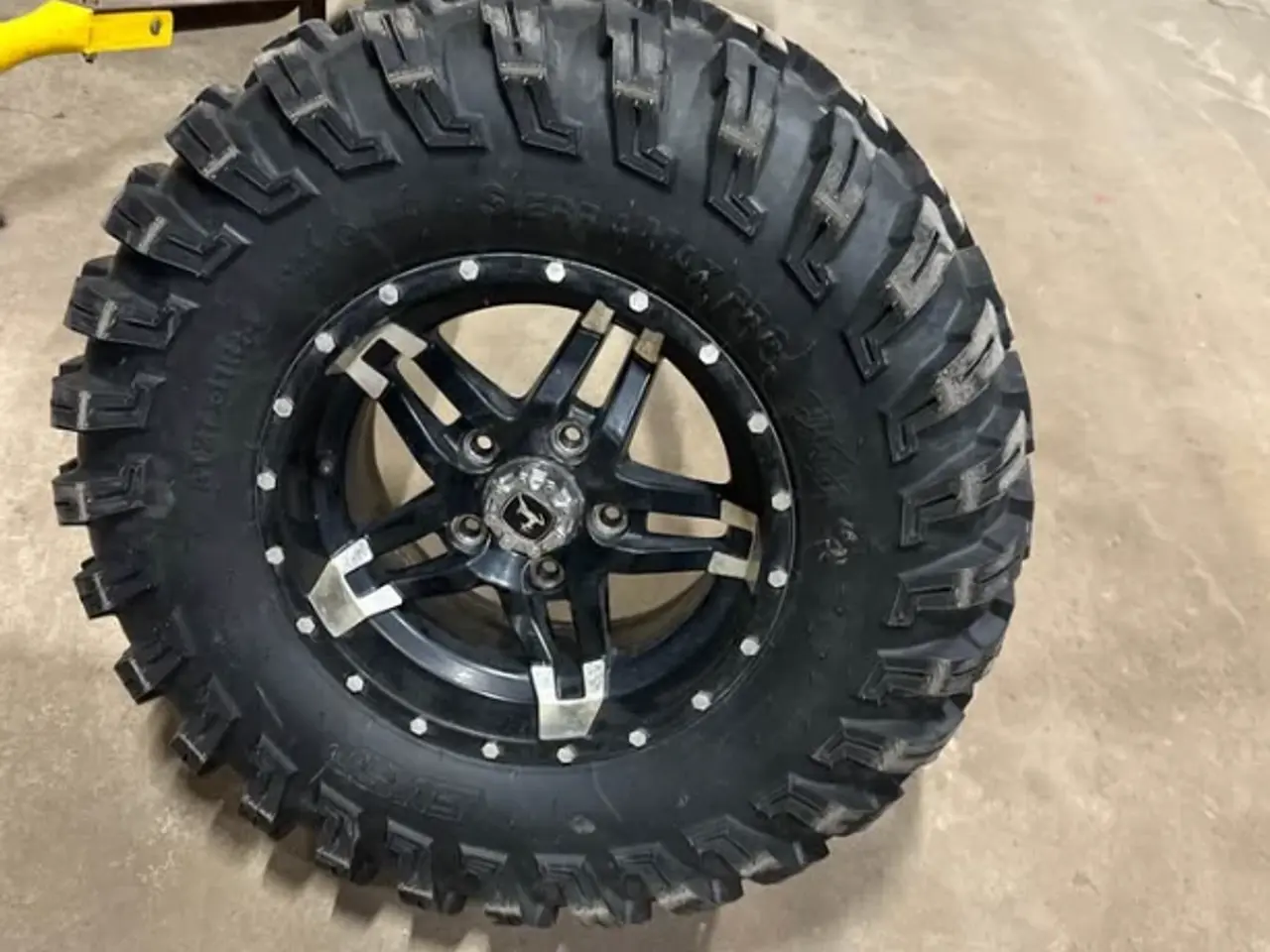 Billede 1 - Fælge Bagerst for John deere XUV købes