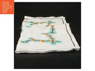 Broderet pyntedug (str. 29 x 31 cm)