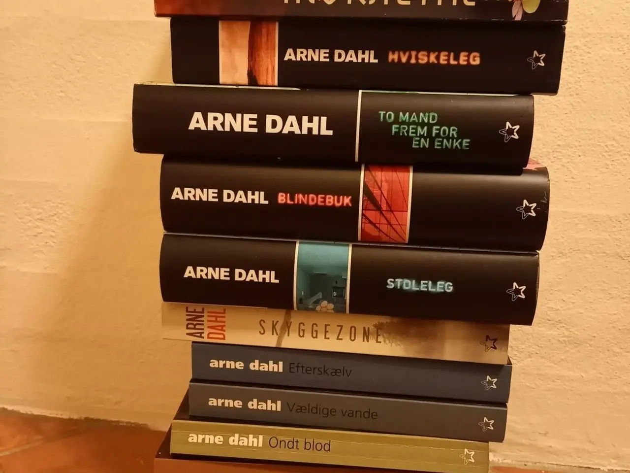 Billede 1 - Arne dahl, genre: krimi og spænding