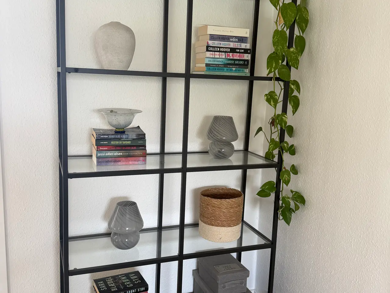 Billede 1 - IKEA - glas reol - VITTSJÖ