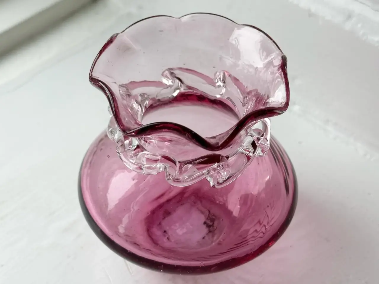 Billede 1 - Pilgrim, lyselilla minivase m flæser, 1966-72, NB