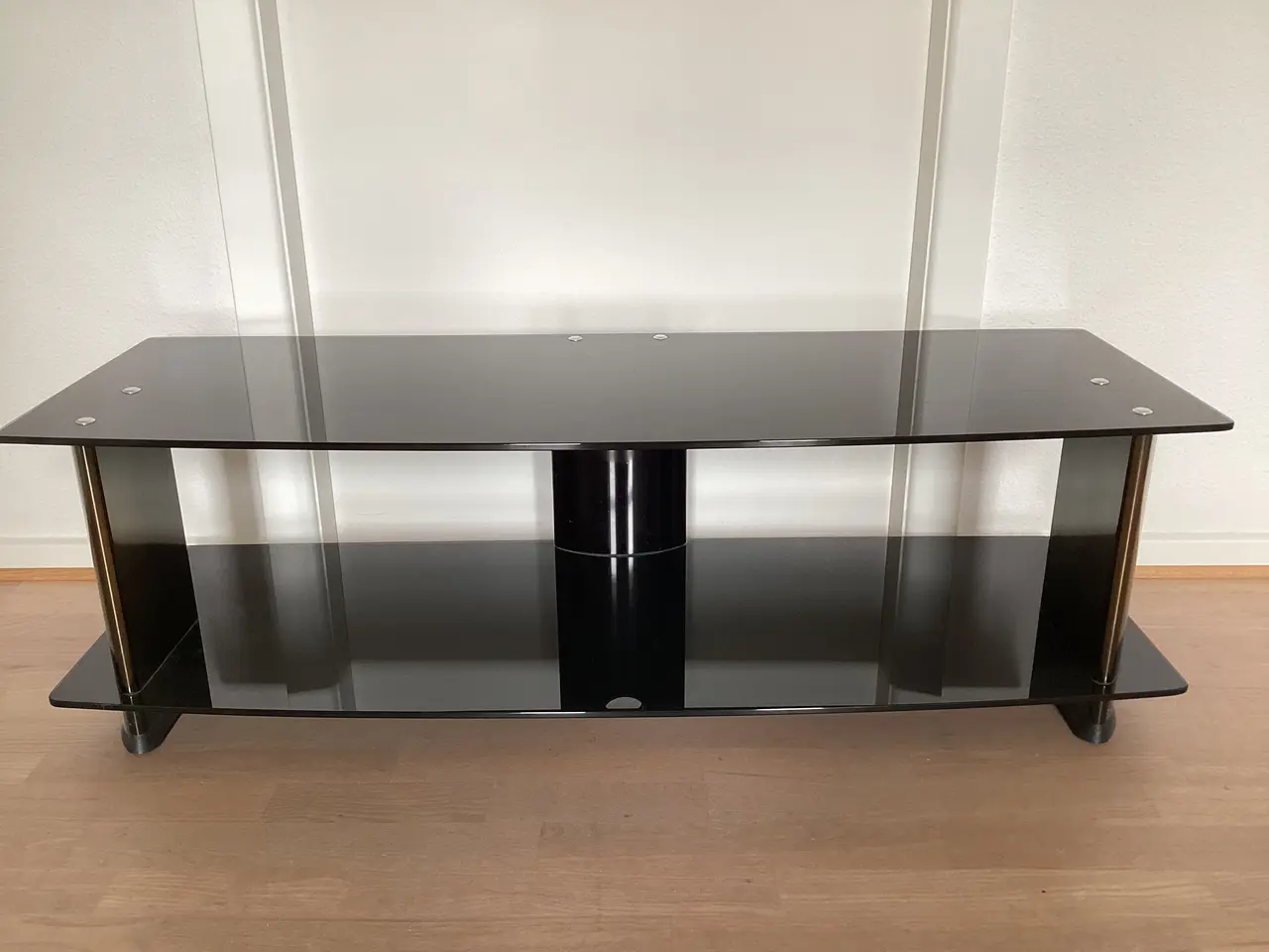 Billede 2 - Fin TV-bænk i sort glas
