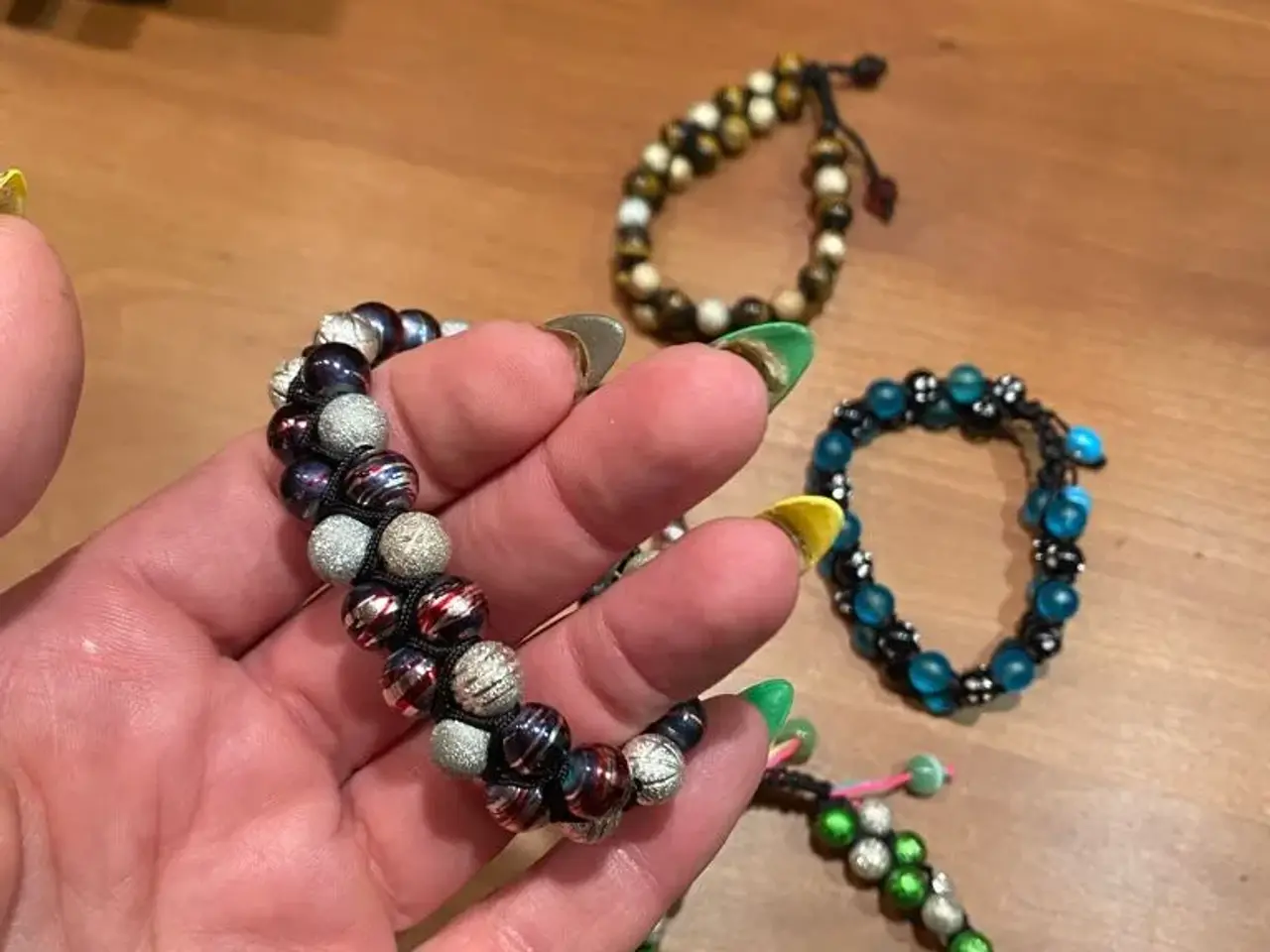 Billede 4 - Nye knyttede armbånd
