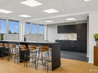 Kontor og showroom i Herlevs mest markante erhvervsejendom